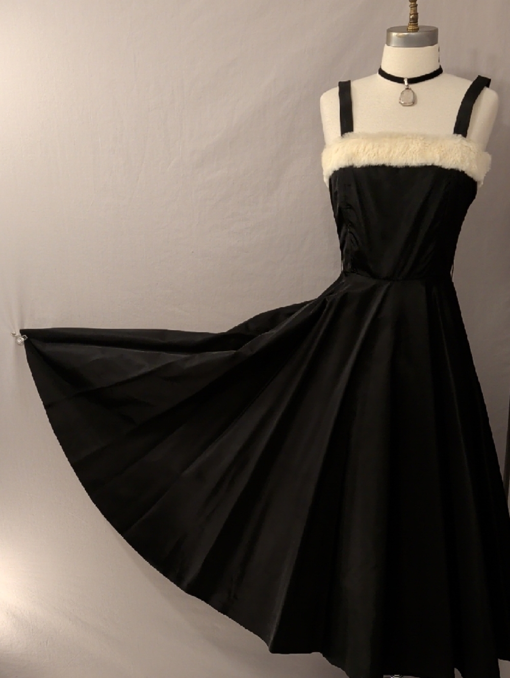 Vintage 50s Party Dress Fit & Flare Black Taffeta w/ Cream Fur Trim Fit XS 0 - Picture 3 of 10